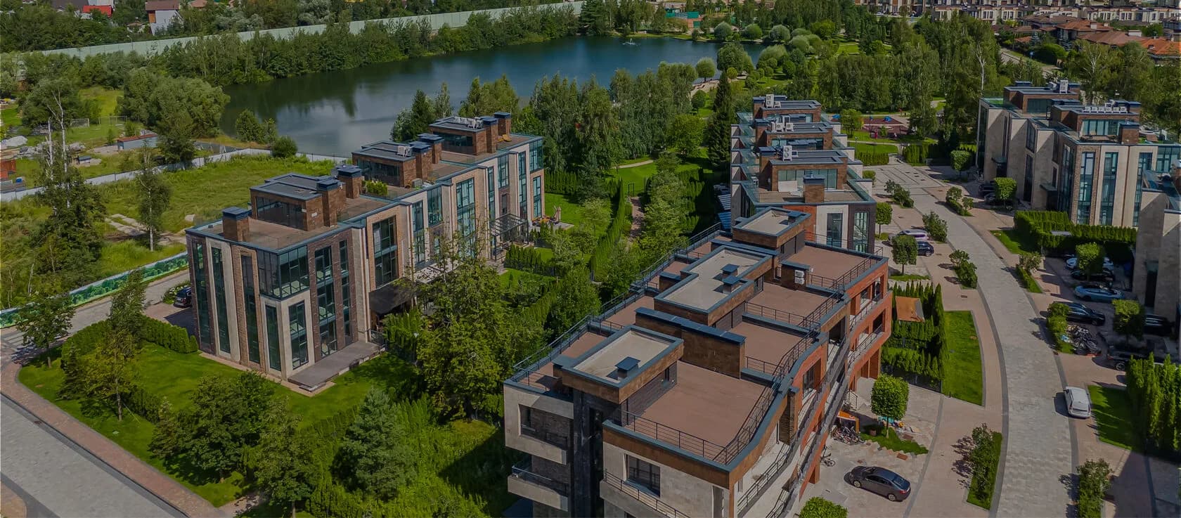 Park Fonte — таунхаусы с террасами, панорамными окнами и эксплуатируемой кровлей