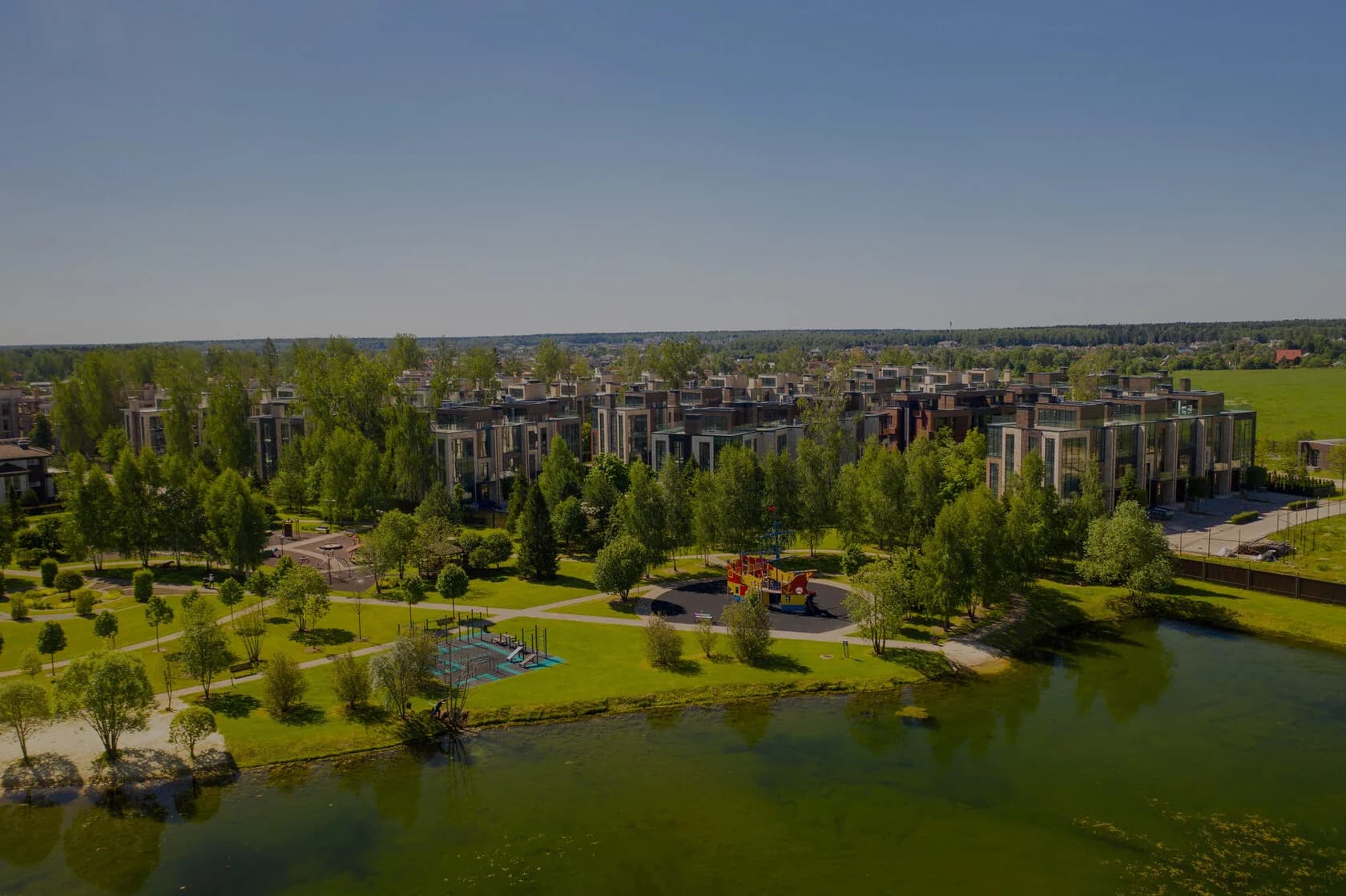 Park Fonte — таунхаусы с террасами, панорамными окнами и эксплуатируемой кровлей